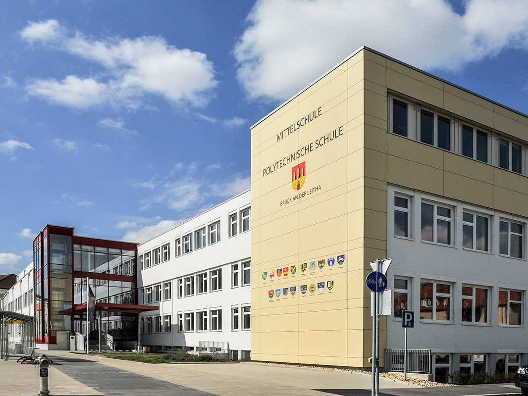Kunststofffenster NMS1 und Polytechnische Schule Bruck/Leitha